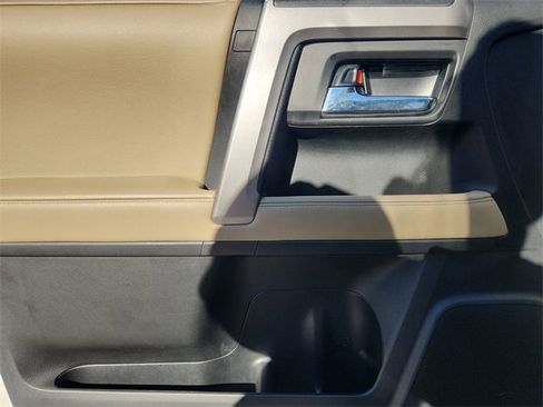 Used 2022 Toyota 4Runner SR5 Premium image 23