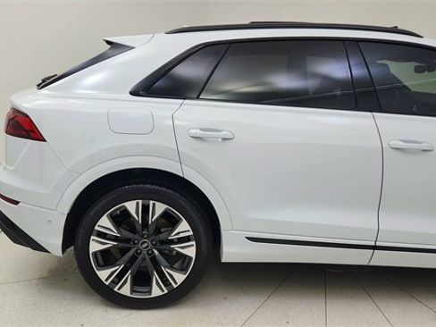 Used 2025 Audi Q8 Prestige w/ Prestige Package image 12