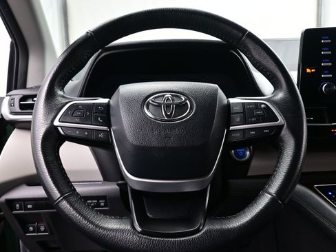 Used 2024 Toyota Sienna XLE image 25
