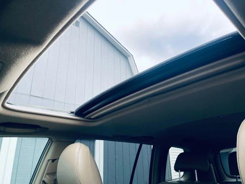 Used 2012 Toyota Highlander SE image 5