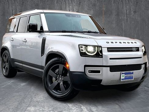 Used 2023 Land Rover Defender 110 SE image 3