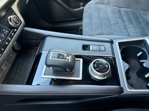 Used 2022 Mitsubishi Outlander SE image 19