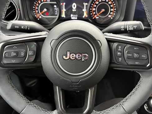 Used 2025 Jeep Gladiator Rubicon image 18