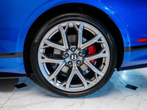 Used 2024 Bentley Continental GT V8 image 12