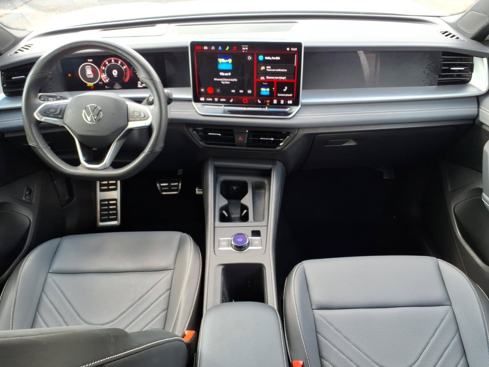 Certified 2025 Volkswagen Tiguan SE R-Line AWD/4WD image 10