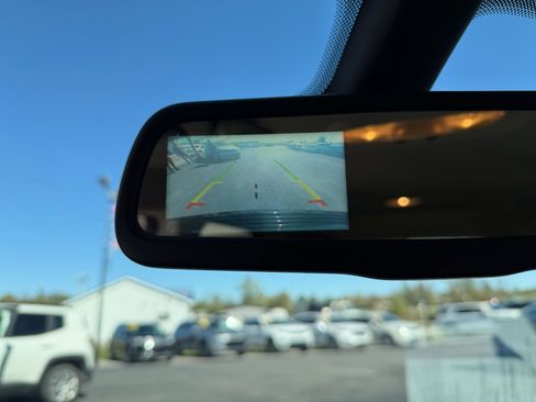 Used 2020 Dodge Journey SE image 32