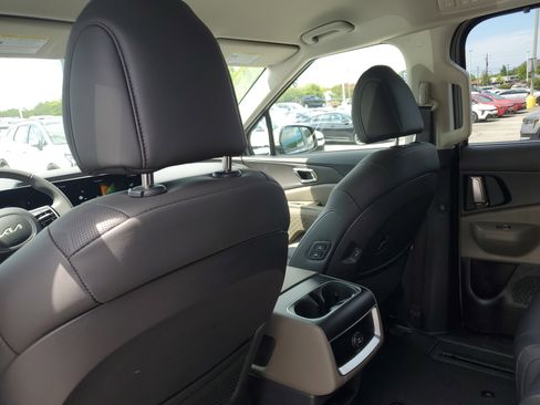 New 2026 Kia Carnival EX image 13