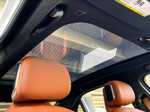 Certified 2025 BMW 760i xDrive w/ Executive Package image 14