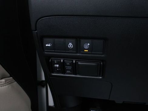 Used 2018 Nissan Armada Platinum w/ Interior Lighting Package image 9