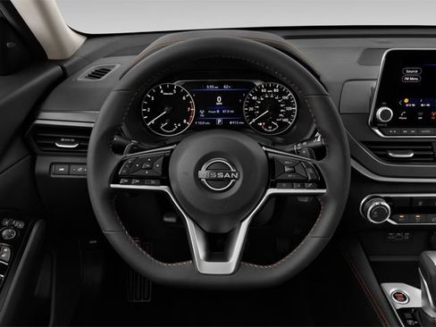 Used 2024 Nissan Altima 2.5 SR AWD/4WD image 8