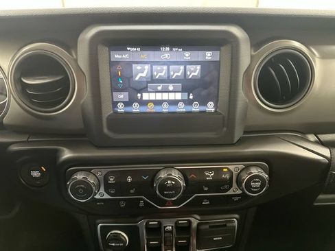 Used 2022 Jeep Wrangler Unlimited Sport AWD/4WD image 18