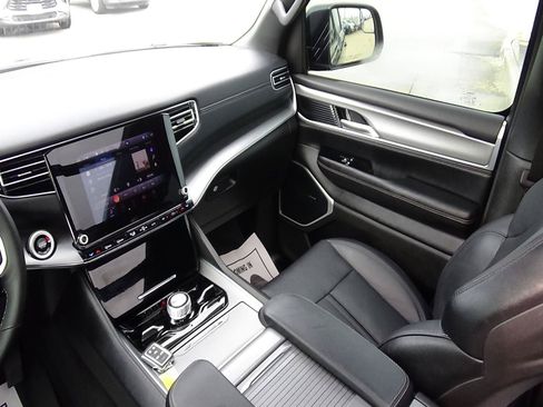 Certified 2024 Jeep Wagoneer Series II w/ Convenience Group I AWD/4WD image 16