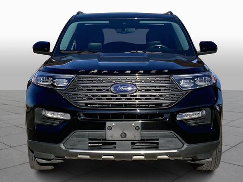 Used 2022 Ford Explorer XLT w/ Equipment Group 202A image 3