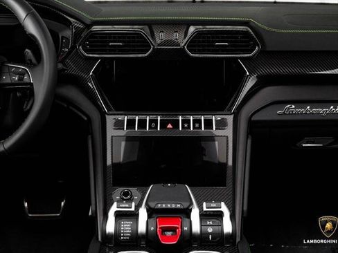 Used 2022 Lamborghini Urus AWD/4WD image 38