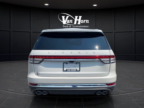Used 2023 Lincoln Aviator AWD w/ Premium Package image 6