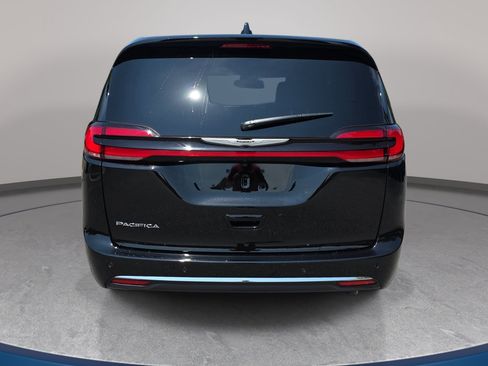 New 2026 Chrysler Pacifica Select FWD image 6