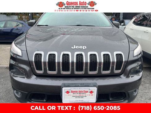 Used 2017 Jeep Cherokee Latitude w/ Comfort & Sound Group image 1