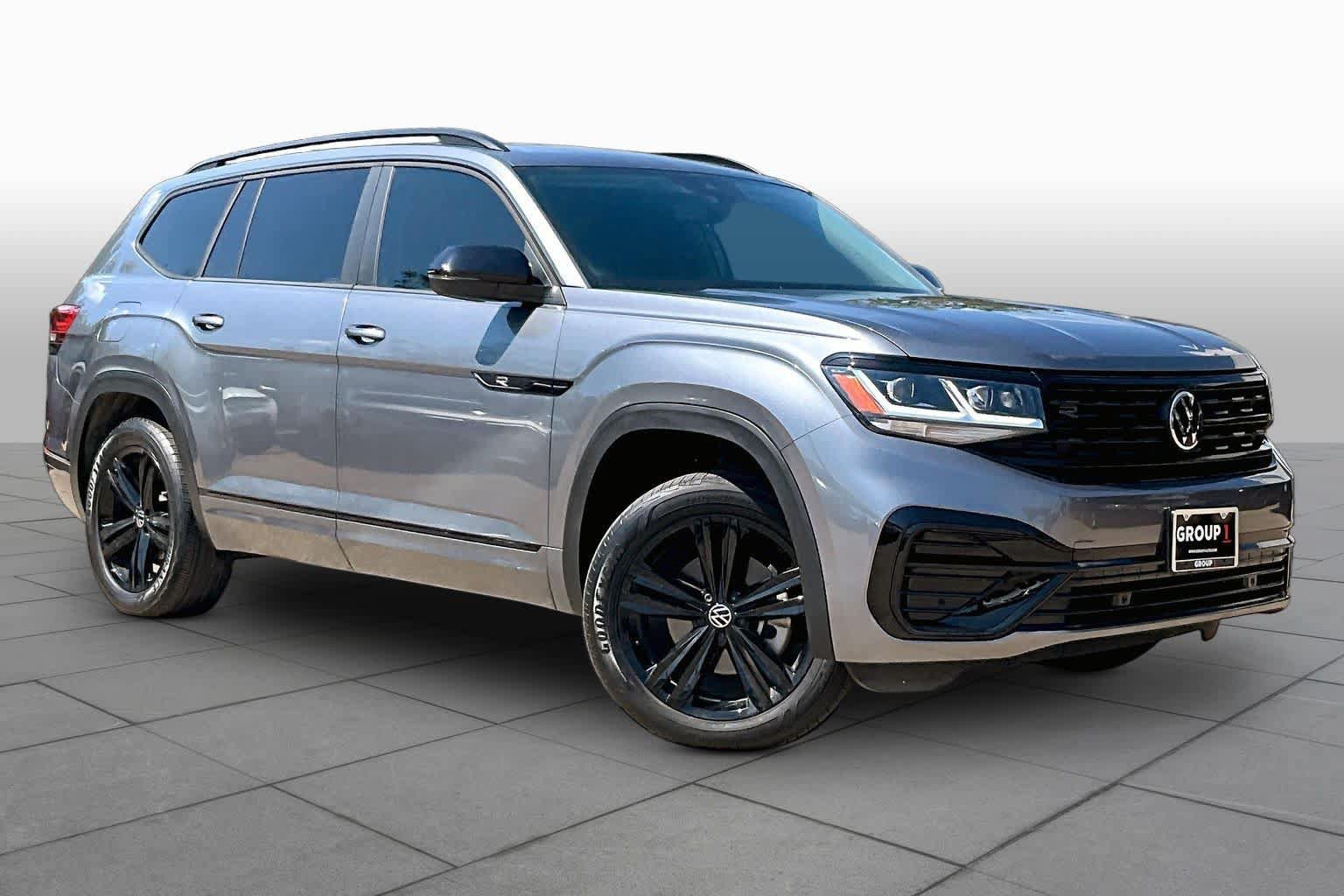 Used 2023 Volkswagen Atlas SEL R-Line AWD/4WD image 3