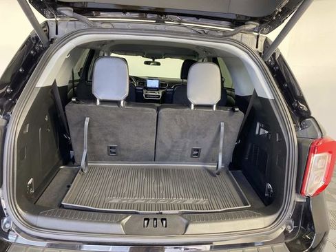 Used 2023 Ford Explorer XLT w/ Equipment Group 202A AWD/4WD image 8