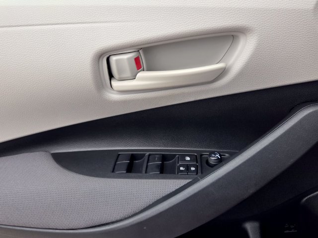 Used 2023 Toyota Corolla LE FWD image 31