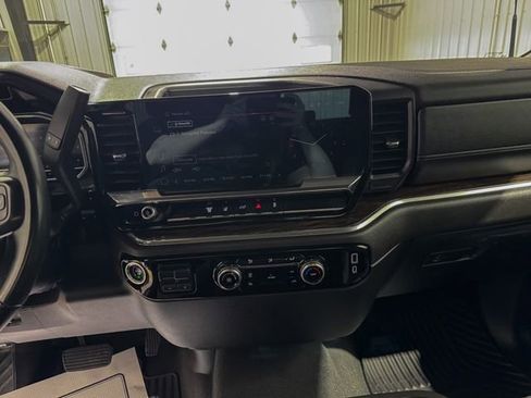 Used 2024 GMC Sierra 2500 SLE image 15