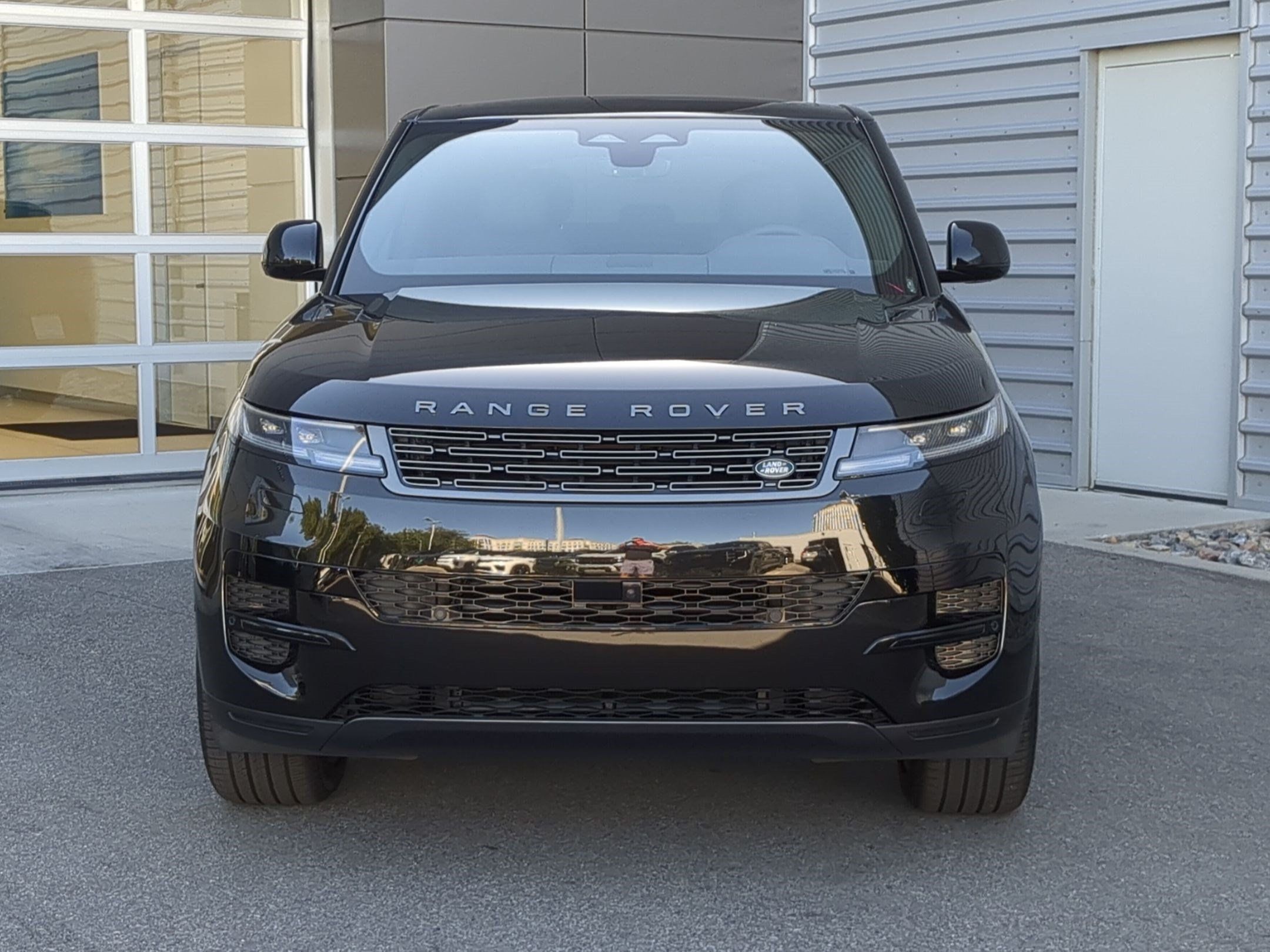 New 2027 Land Rover Range Rover Sport SE AWD/4WD image 2