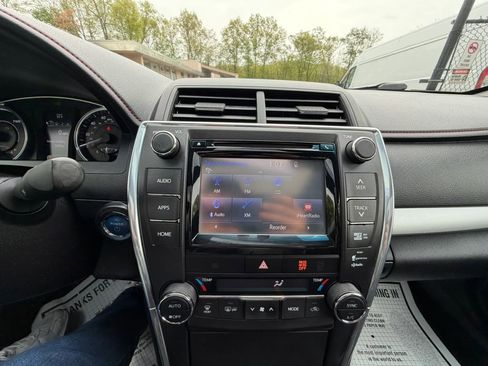 Used 2015 Toyota Camry SE w/ Moonroof Package FWD image 24