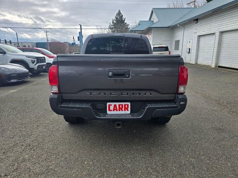 Used 2017 Toyota Tacoma TRD Off-Road w/ Tow Package image 4