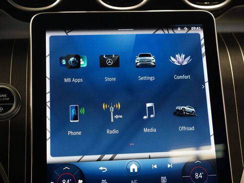 Used 2024 Mercedes-Benz GLC 300 4MATIC image 23