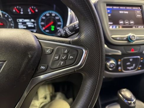 Used 2020 Chevrolet Equinox LS w/ LS Convenience Package image 32