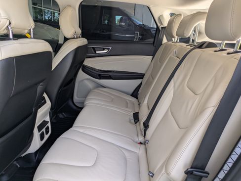 Used 2018 Ford Edge Titanium w/ Technology Package AWD/4WD image 14
