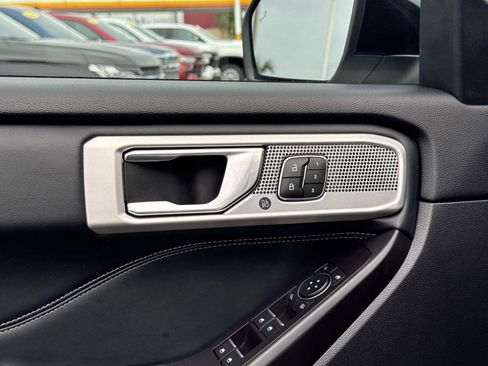 Used 2020 Ford Explorer Limited image 14