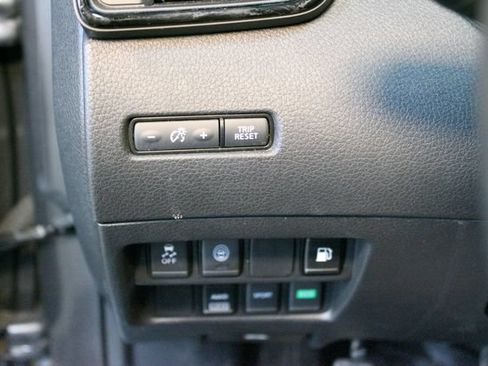 Used 2020 Nissan Rogue SV AWD/4WD image 14
