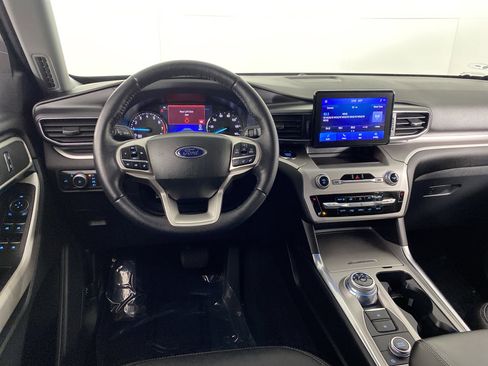 Used 2022 Ford Explorer XLT w/ Equipment Group 202A image 19