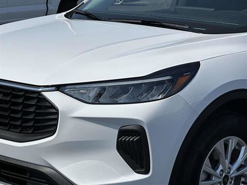 Used 2023 Ford Escape Active w/ Tech Pack #1 AWD/4WD image 7