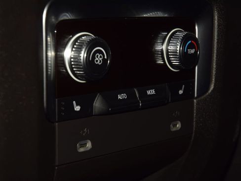 Used 2024 GMC Yukon XL Denali AWD/4WD image 44