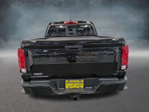 Used 2023 Chevrolet Colorado LT w/ LT Convenience Package II AWD/4WD image 5