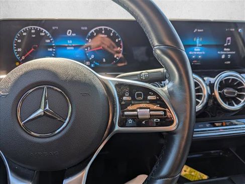Used 2022 Mercedes-Benz GLA 250 4MATIC w/ Premium Package Lite image 9