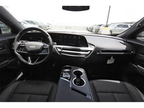 New 2026 Cadillac Lyriq Luxury AWD/4WD image 9