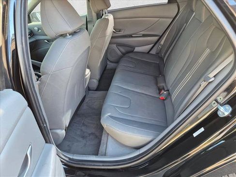Used 2023 Hyundai Elantra SEL FWD image 17