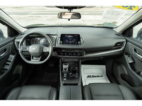 Used 2025 Nissan Rogue SV w/ SV Premium Package FWD image 33