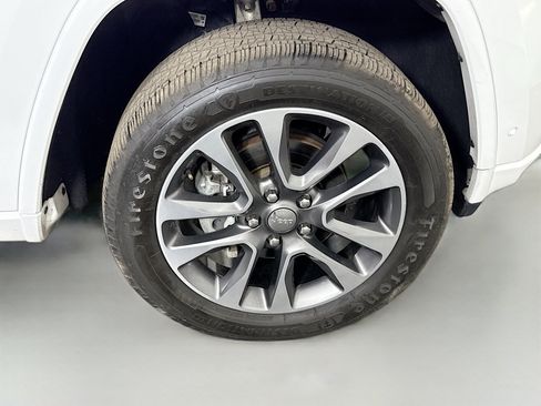 Used 2018 Jeep Grand Cherokee Overland image 32