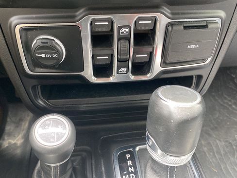 Used 2023 Jeep Wrangler Sahara image 15