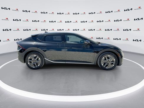 New 2025 Kia EV6 Light w/ Light LR Technology Package image 9