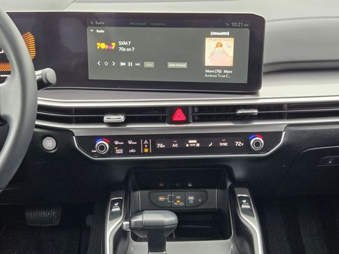 Certified 2025 Kia Sorento S w/ Panoramic Sunroof Package image 16