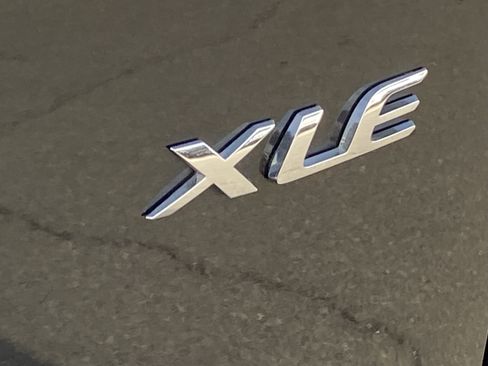 Certified 2023 Toyota Corolla Cross XLE FWD image 5