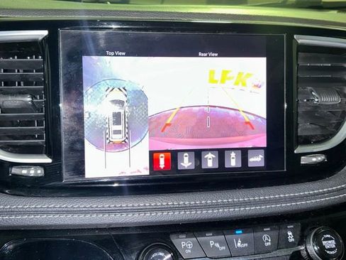 Used 2022 Chrysler Pacifica Limited FWD image 22