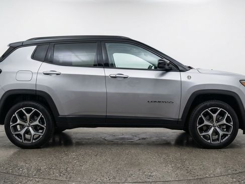 Used 2025 Jeep Compass Limited AWD/4WD image 11