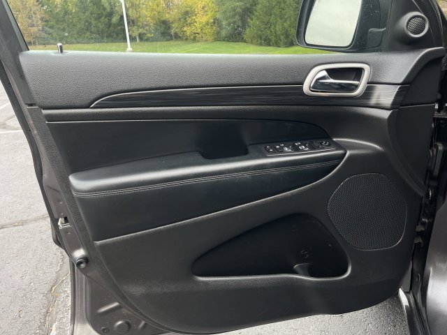 Used 2020 Jeep Grand Cherokee Altitude AWD/4WD image 23