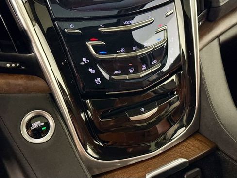 Used 2020 Cadillac Escalade Luxury image 36